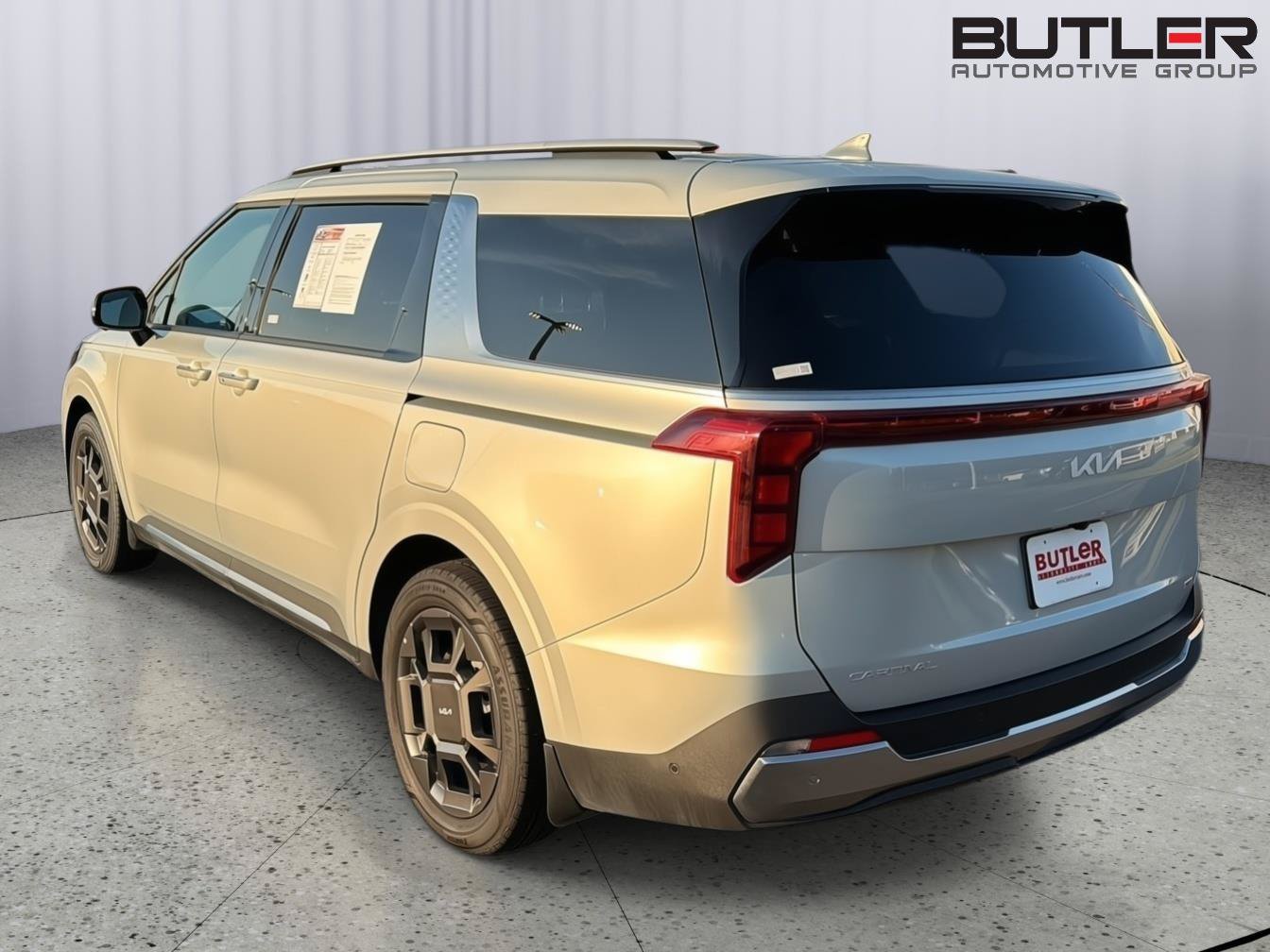 Used 2025 Kia Carnival SX FWD image 4