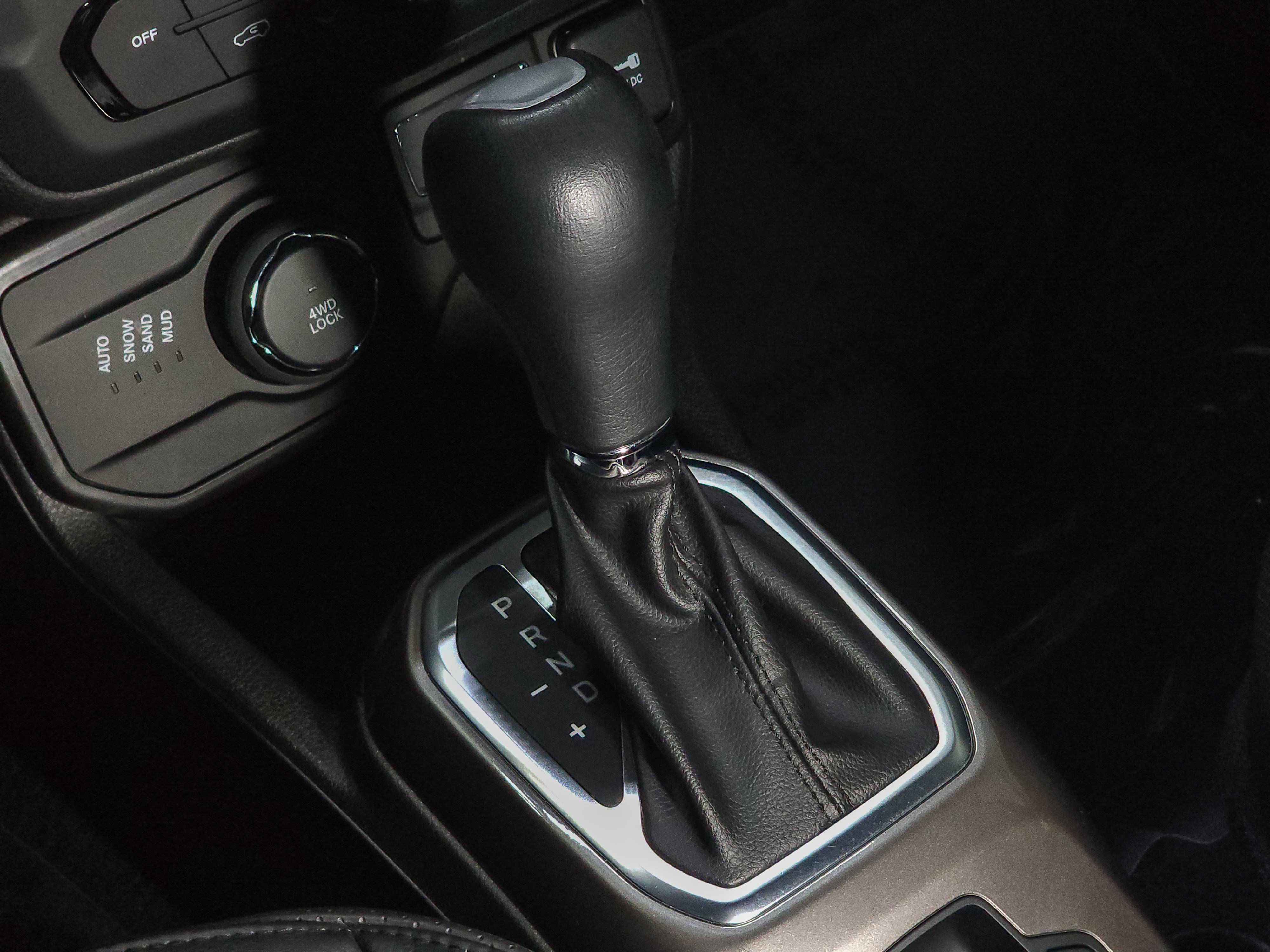 Used 2021 Jeep Renegade Limited image 37