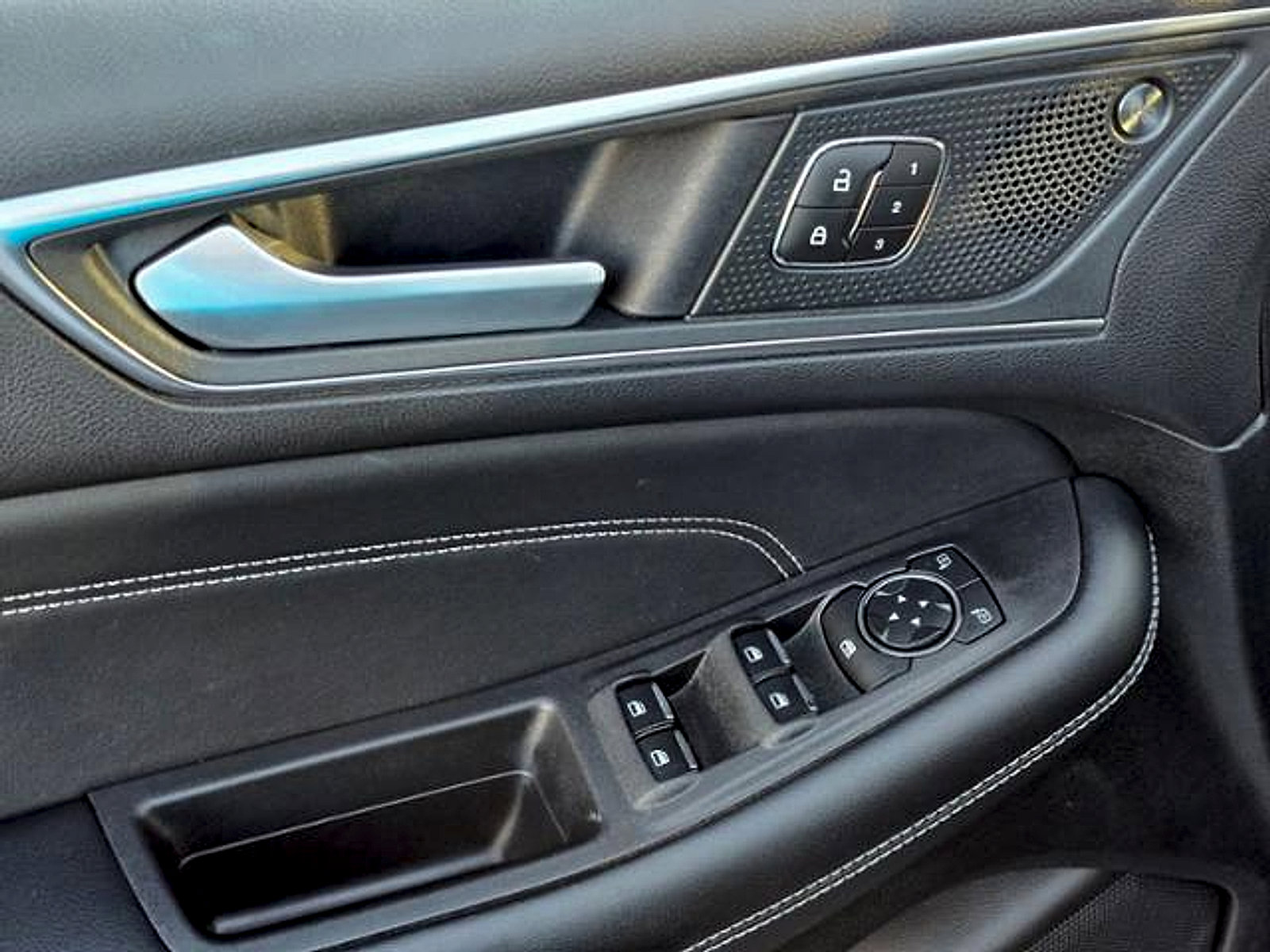 Used 2024 Ford Edge Titanium image 22