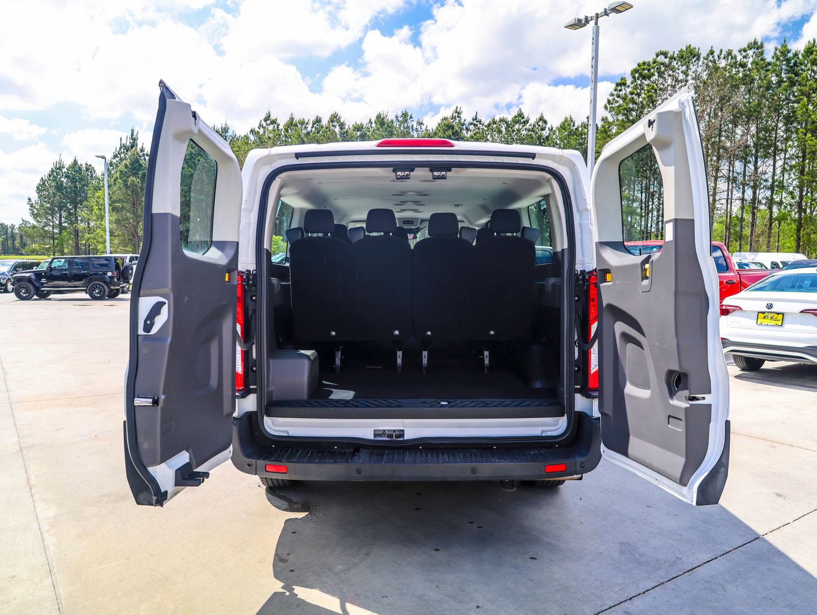 Used 2021 Ford Transit 350 XLT image 4