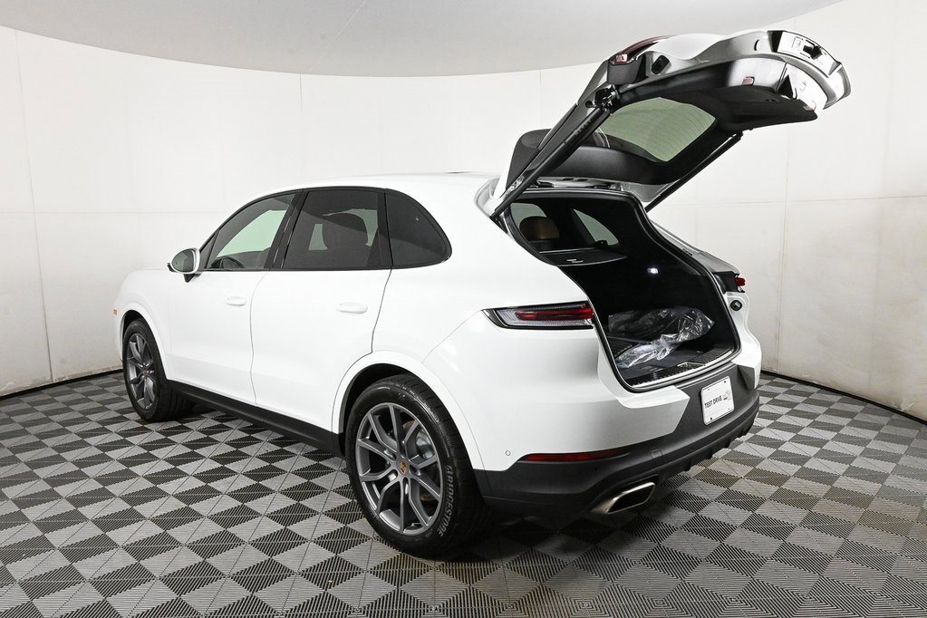 Used 2025 Porsche Cayenne image 34