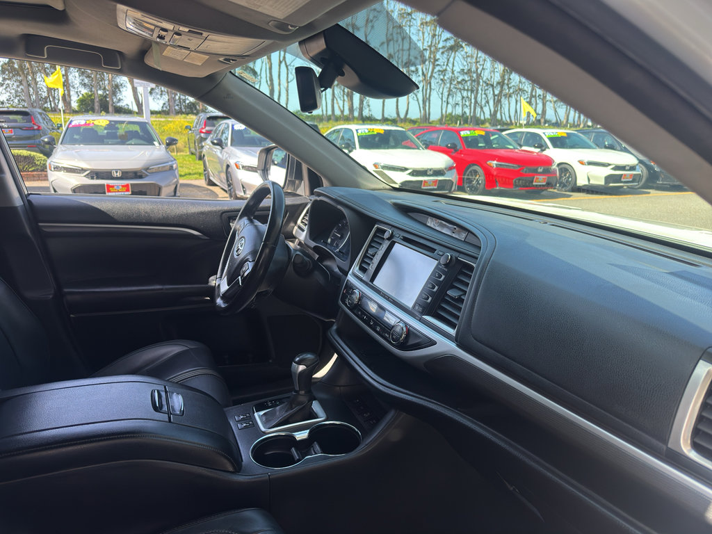 Used 2017 Toyota Highlander SE AWD/4WD image 16