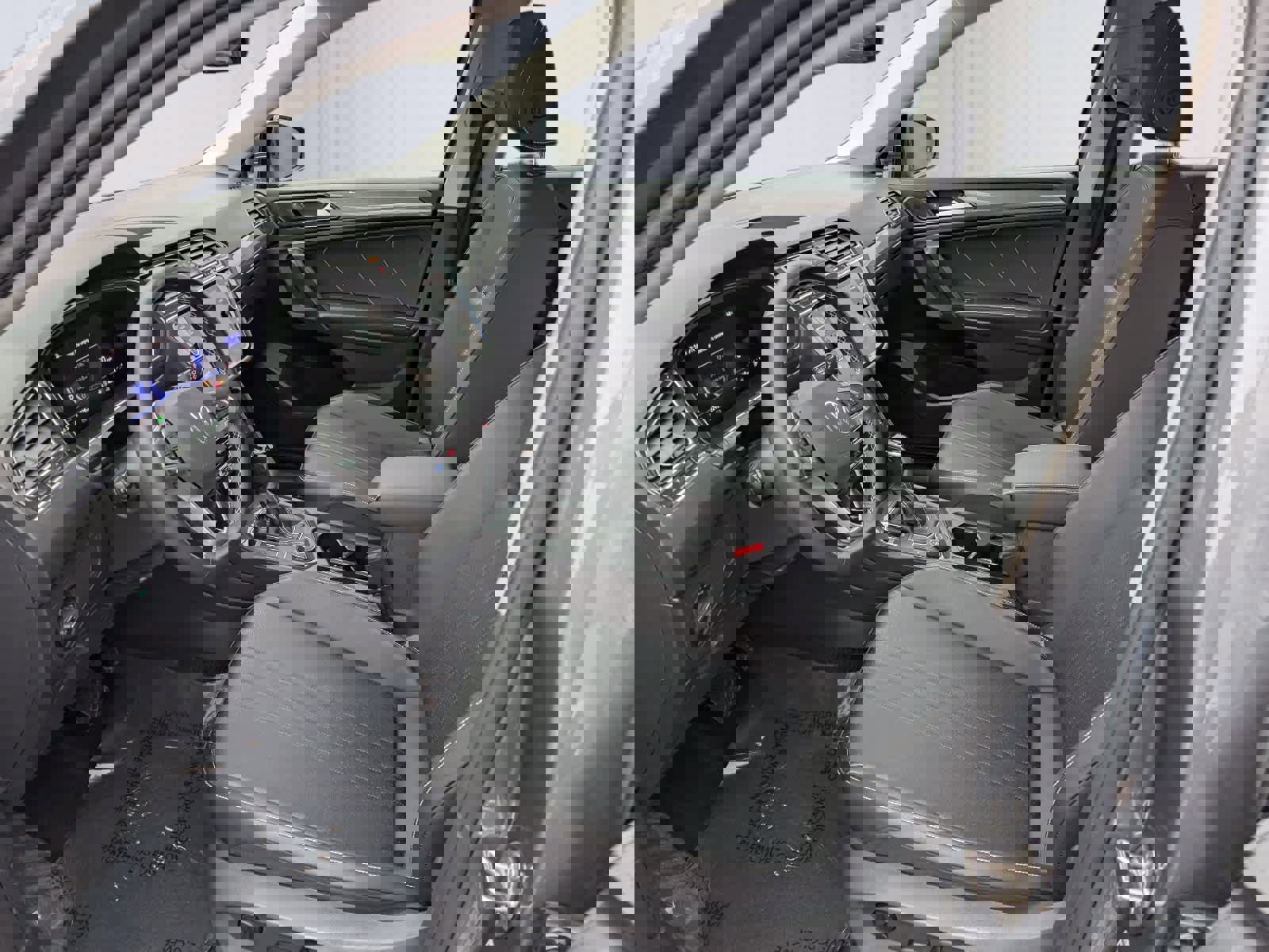 Used 2023 Volkswagen Tiguan SE image 12