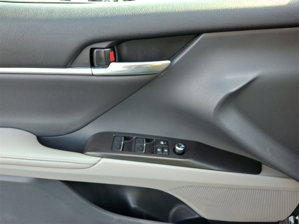 Used 2023 Toyota Camry XSE image 14