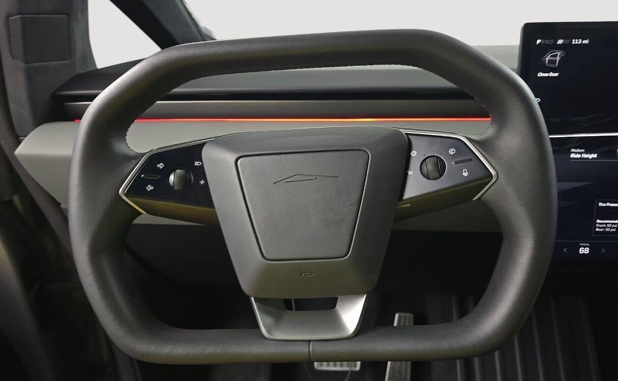 Used 2025 Tesla Cybertruck AWD Crew Cab image 8