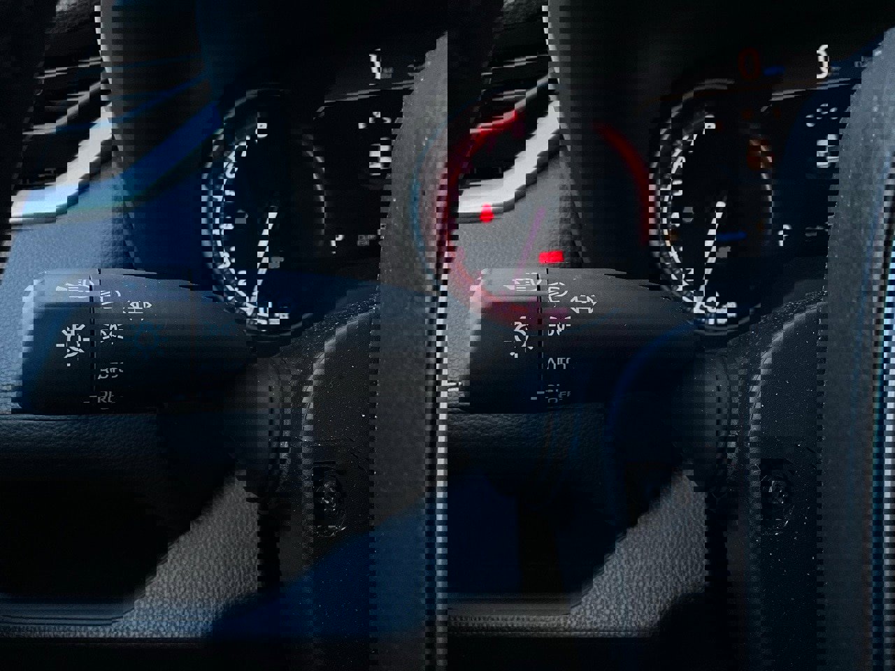 Used 2025 Toyota RAV4 XLE image 36