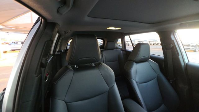 Used 2025 Toyota Corolla Cross XLE w/ Convenience Package image 31