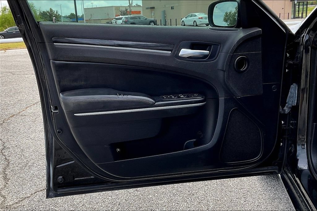 Used 2022 Chrysler 300 Touring w/ Sport Appearance Package RWD image 17