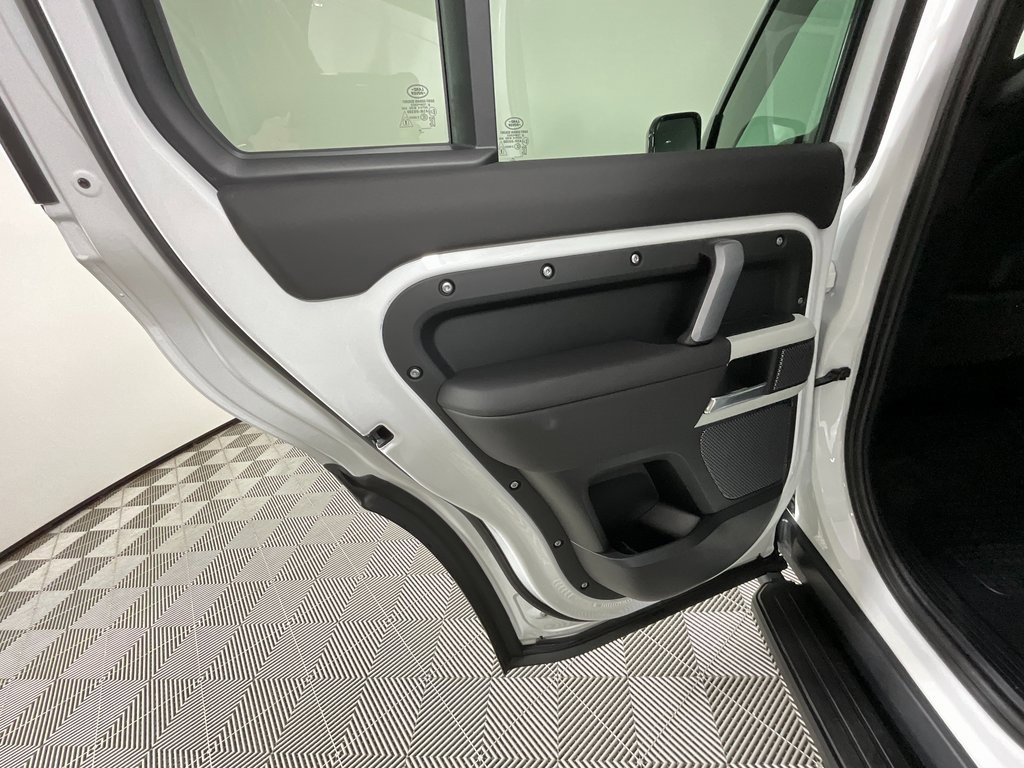 Certified 2024 Land Rover Defender 110 X-Dynamic SE image 25