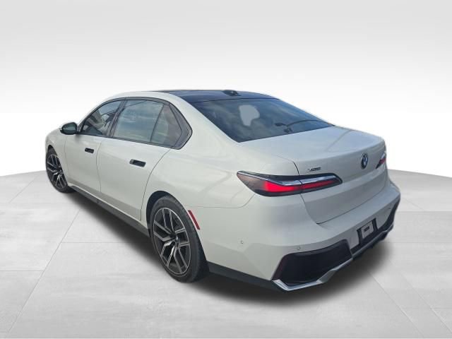 Used 2025 BMW 740i xDrive image 4