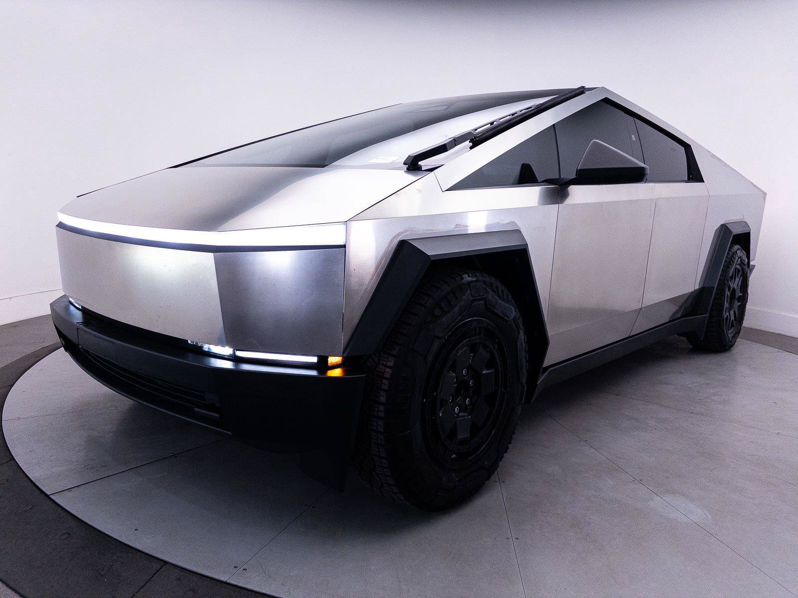 Used 2024 Tesla Cybertruck AWD Crew Cab image 14