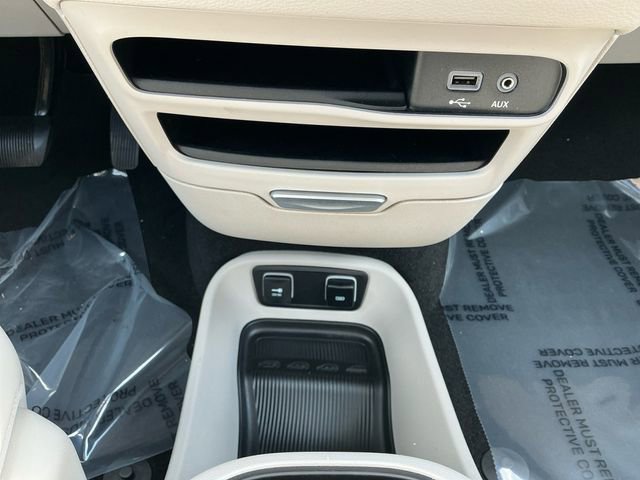 Used 2017 Chrysler Pacifica Limited FWD image 23