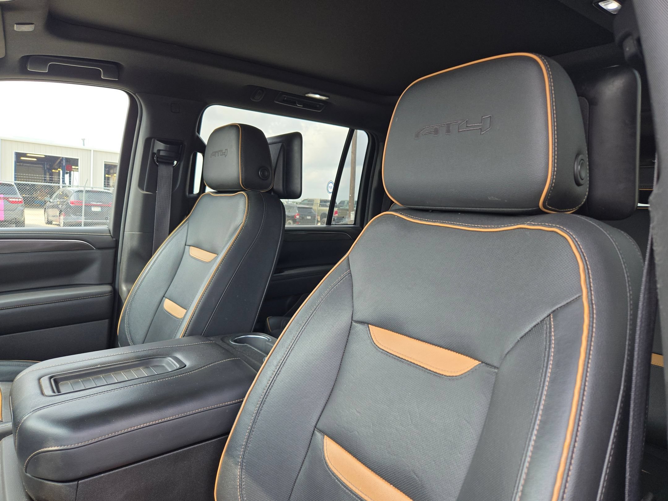 Used 2021 GMC Yukon XL AT4 w/ AT4 Premium Package AWD/4WD image 9