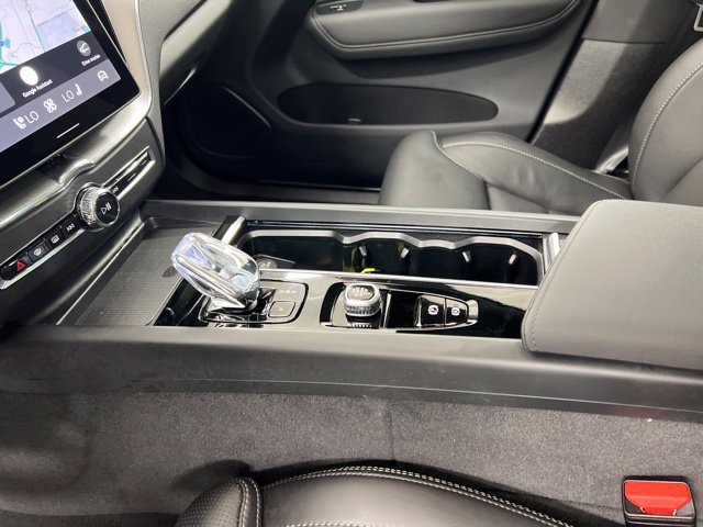New 2026 Volvo XC60 T8 Ultra w/ Protection Package Premier AWD/4WD image 15