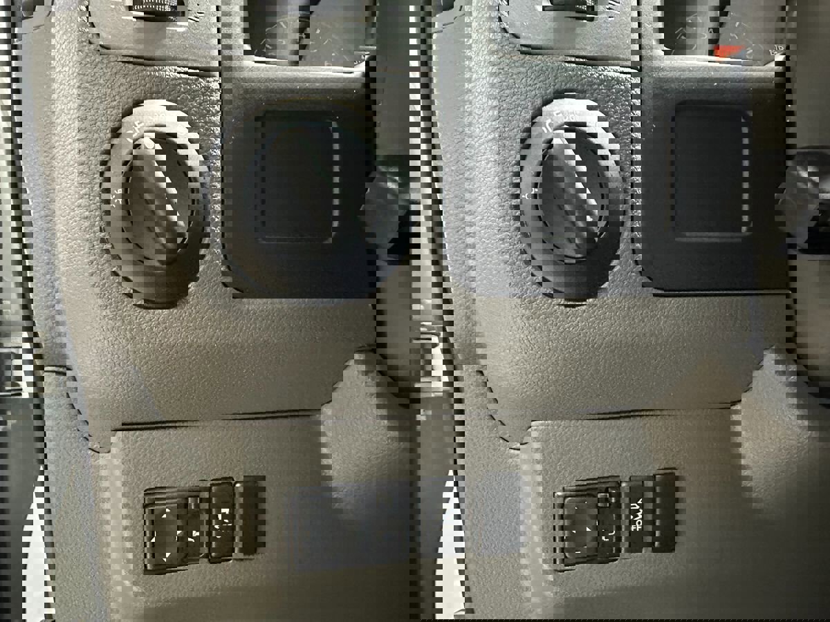 Used 2021 Nissan NV 2500 S image 23