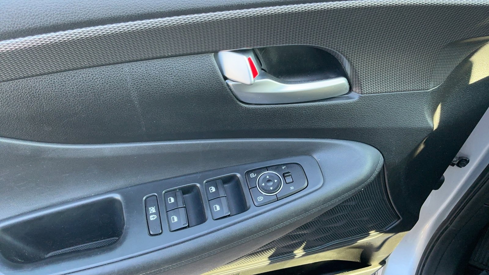 Used 2019 Hyundai Santa Fe SE FWD image 21