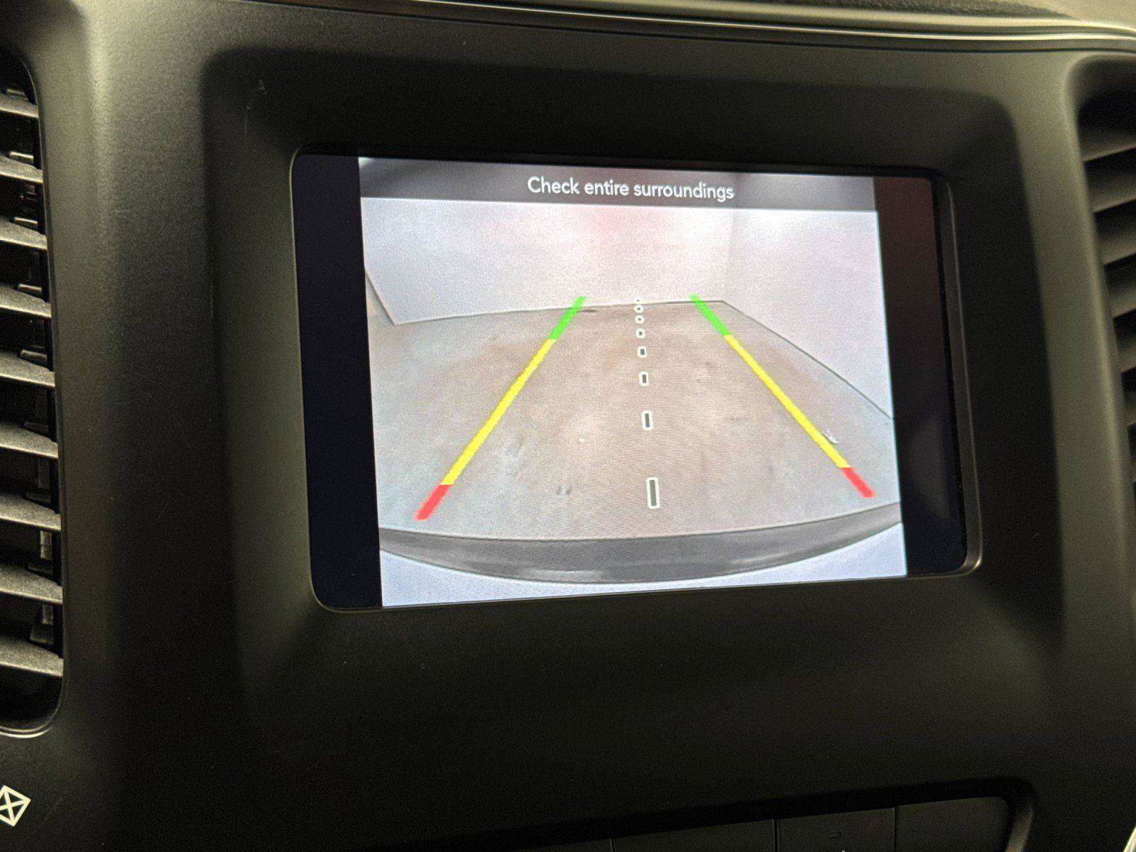 Used 2021 Jeep Cherokee Latitude Plus AWD/4WD image 18