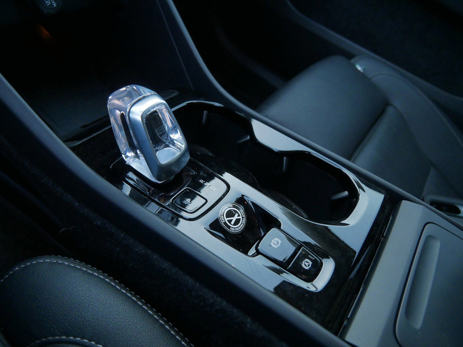 Used 2025 Volvo XC40 B5 Plus image 17