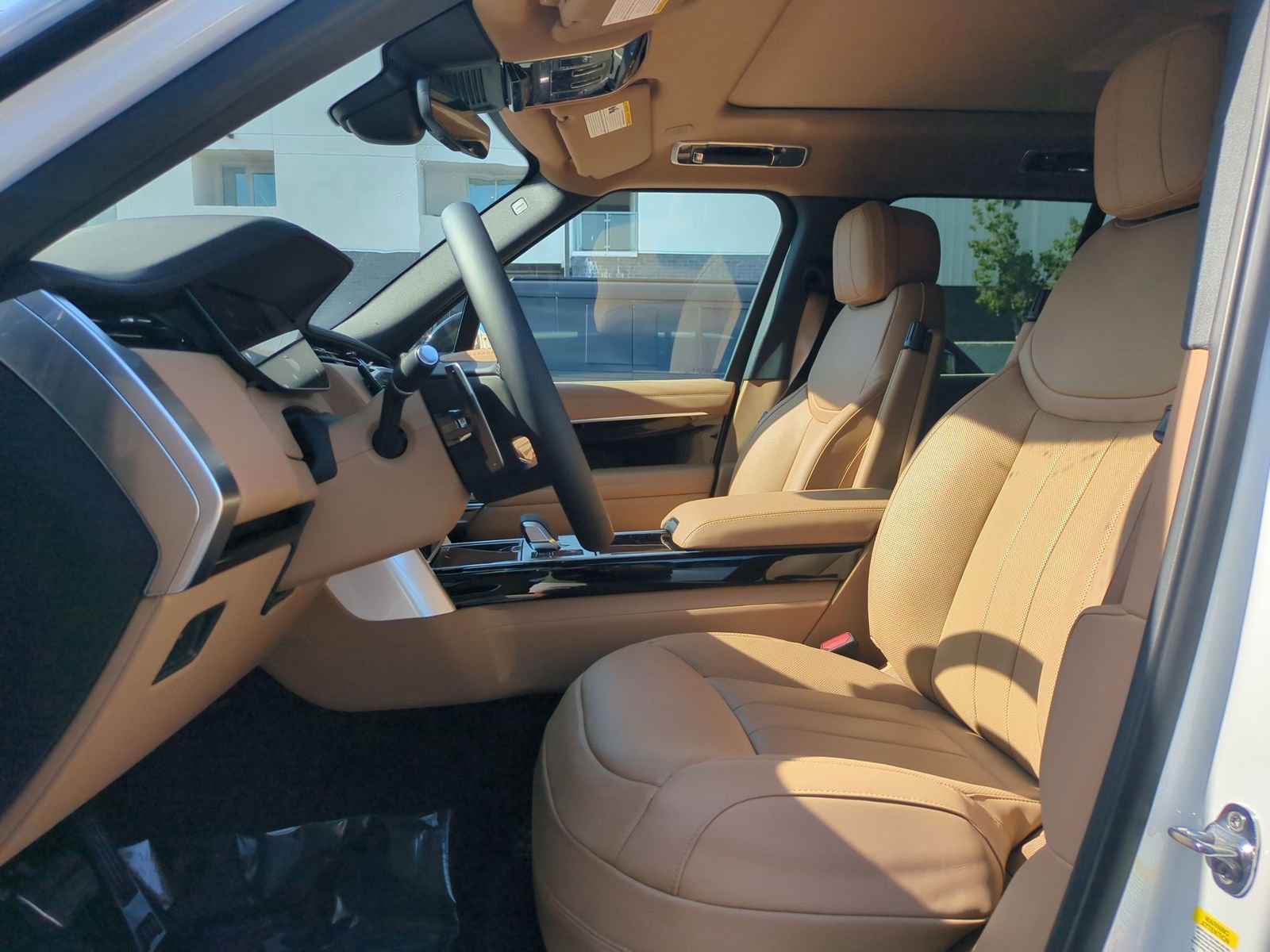 New 2026 Land Rover Range Rover SE image 15