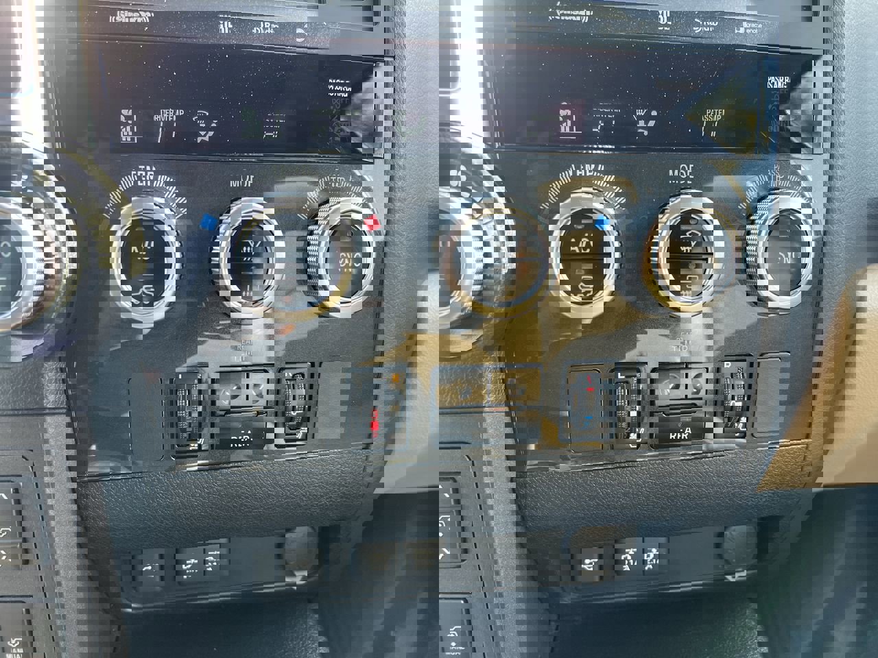 Used 2020 Toyota Sequoia Platinum image 29