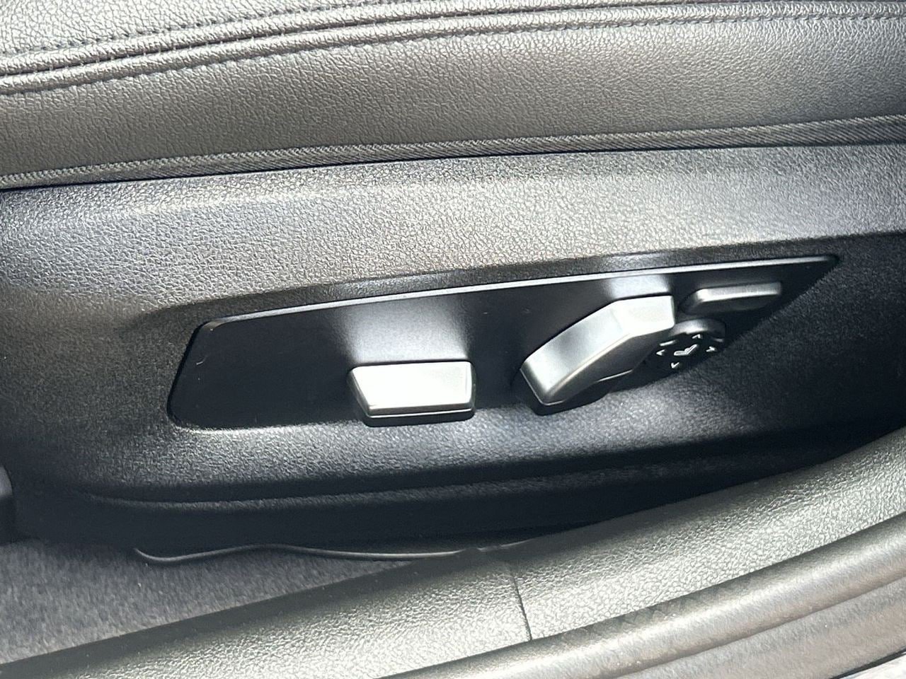 Used 2019 BMW 530i xDrive AWD/4WD image 17