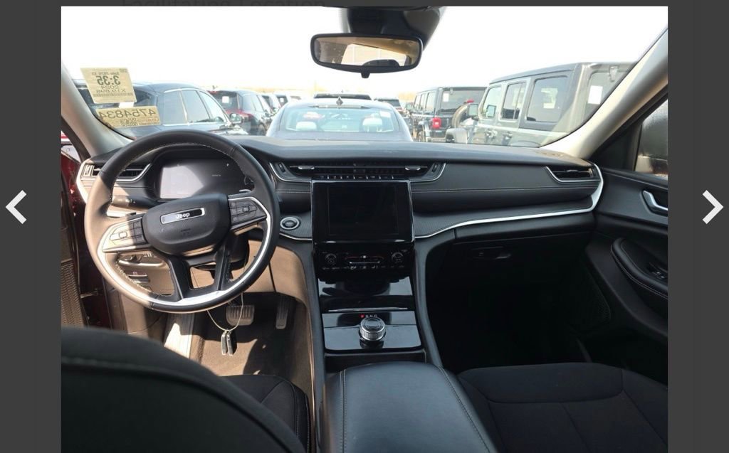 Used 2024 Jeep Grand Cherokee Laredo X AWD/4WD image 13