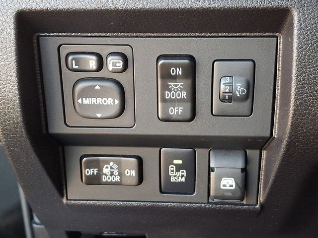 Used 2015 Toyota Tundra Platinum image 25