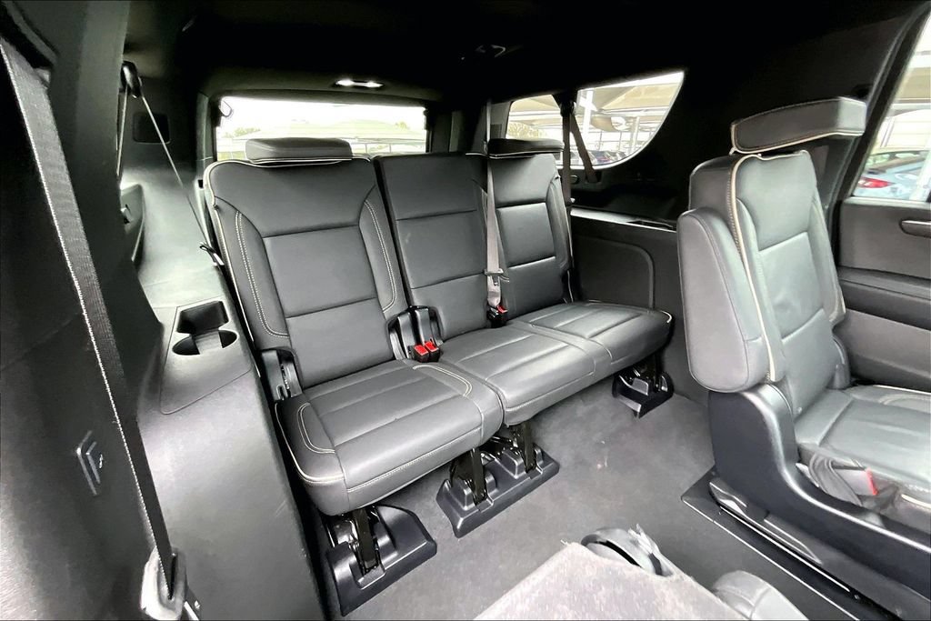Used 2025 Chevrolet Suburban Premier AWD/4WD image 38
