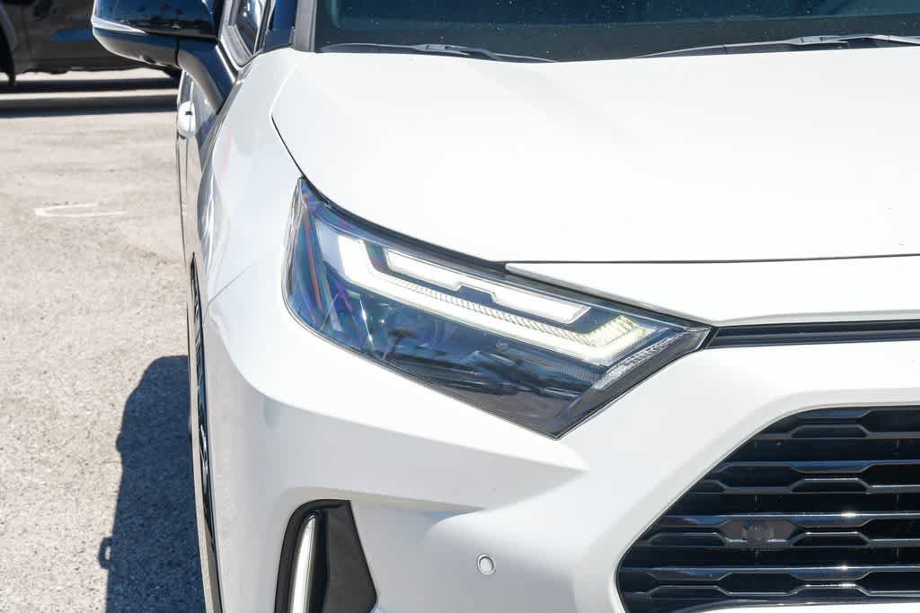 Used 2022 Toyota RAV4 XSE AWD/4WD image 4