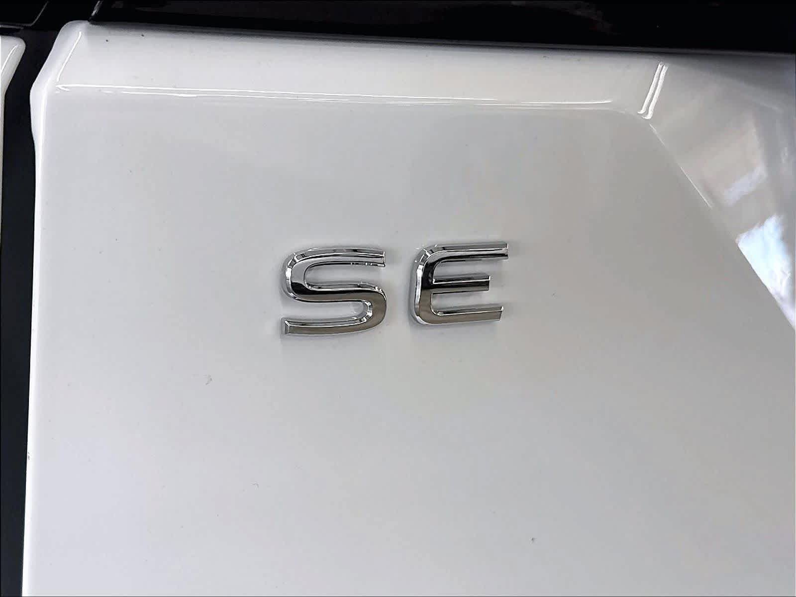 Used 2024 Volkswagen Atlas Peak Edition SE AWD/4WD image 27