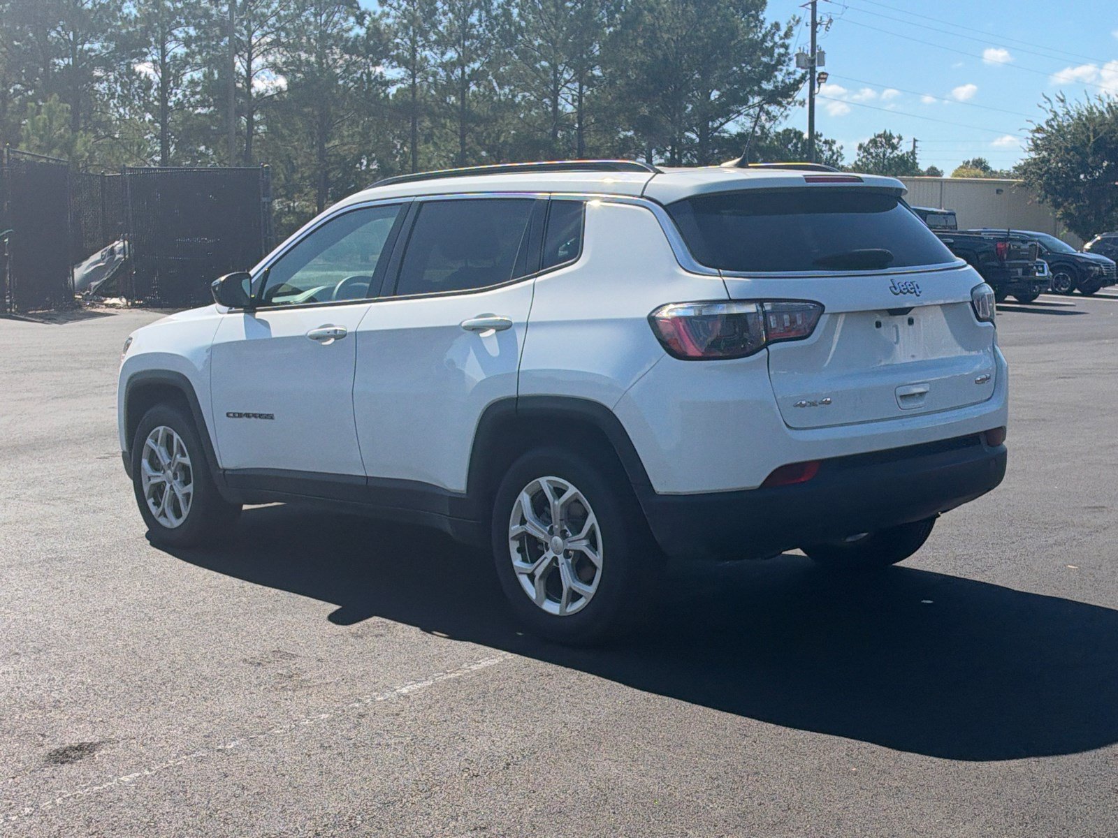 Used 2024 Jeep Compass Latitude AWD/4WD image 7