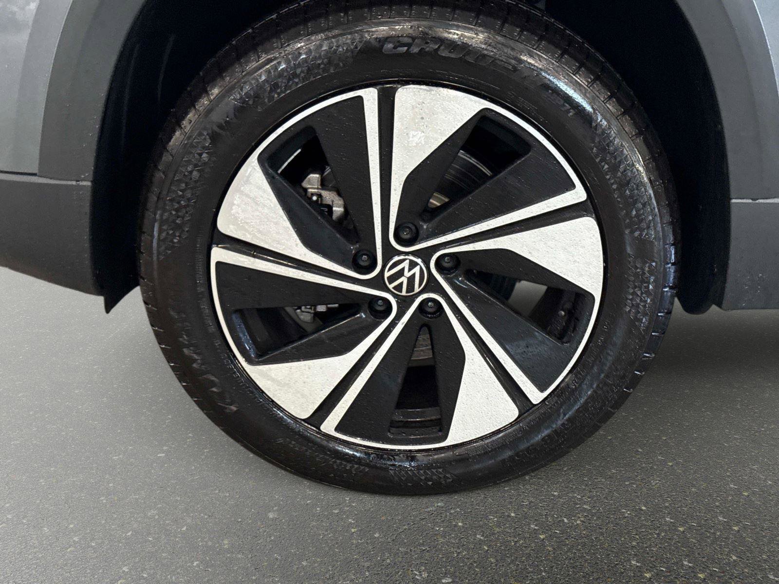 New 2026 Volkswagen Taos SE image 9