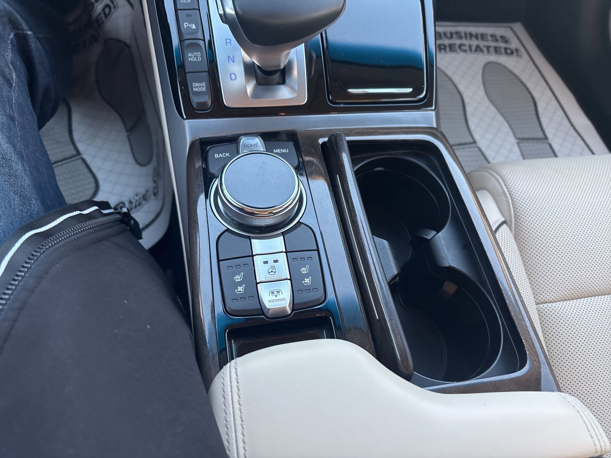 Used 2018 Genesis G90 3.3T Premium image 32