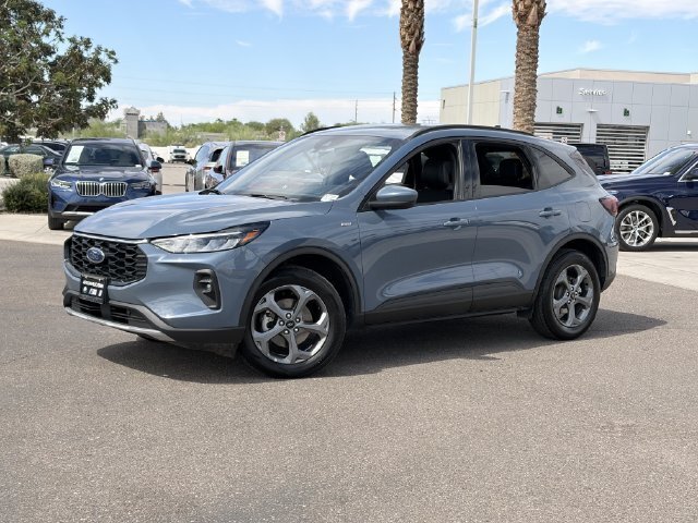 Used 2025 Ford Escape ST-Line Select AWD/4WD image 2