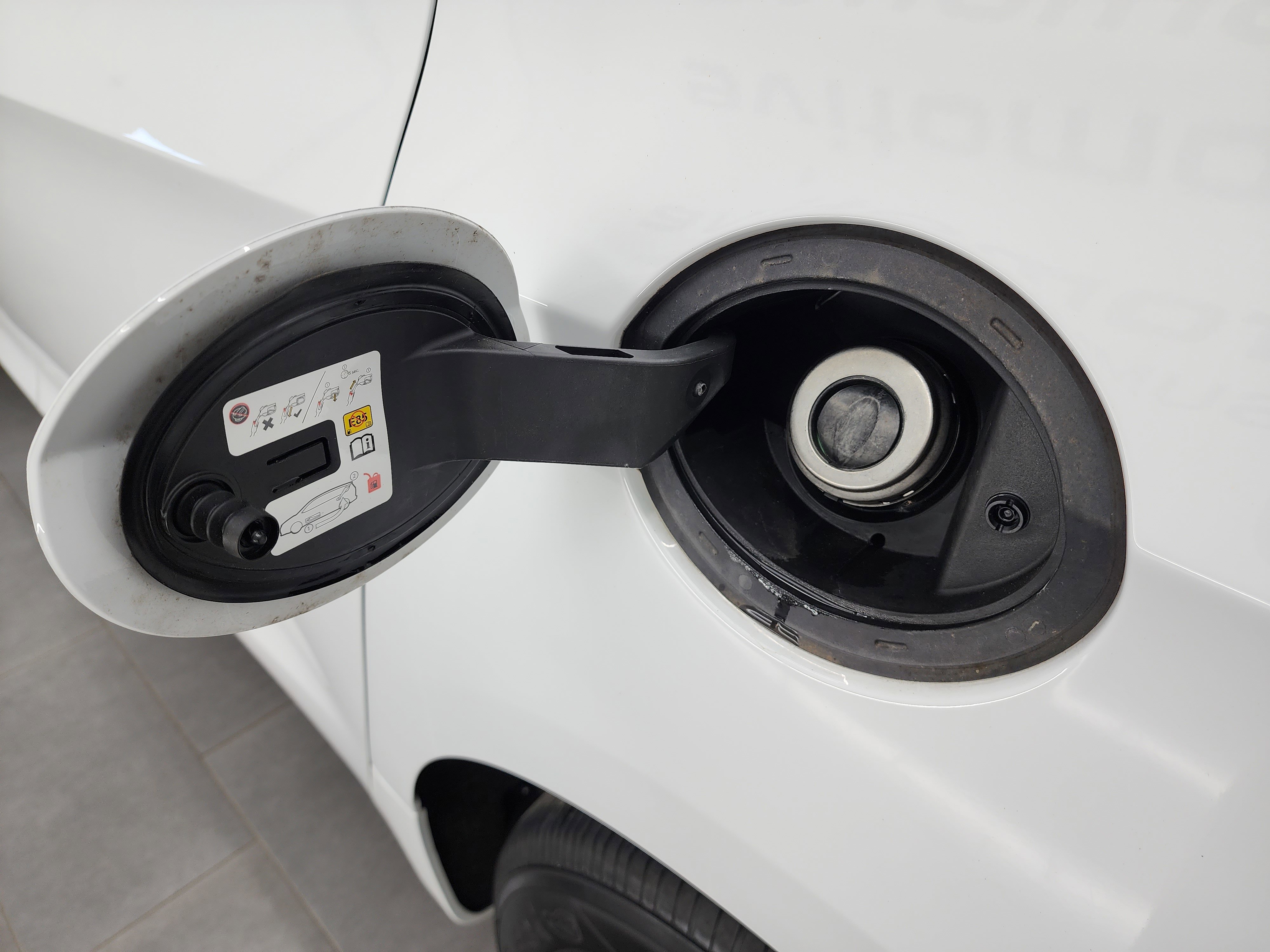 Used 2024 Chrysler Pacifica Touring-L image 32