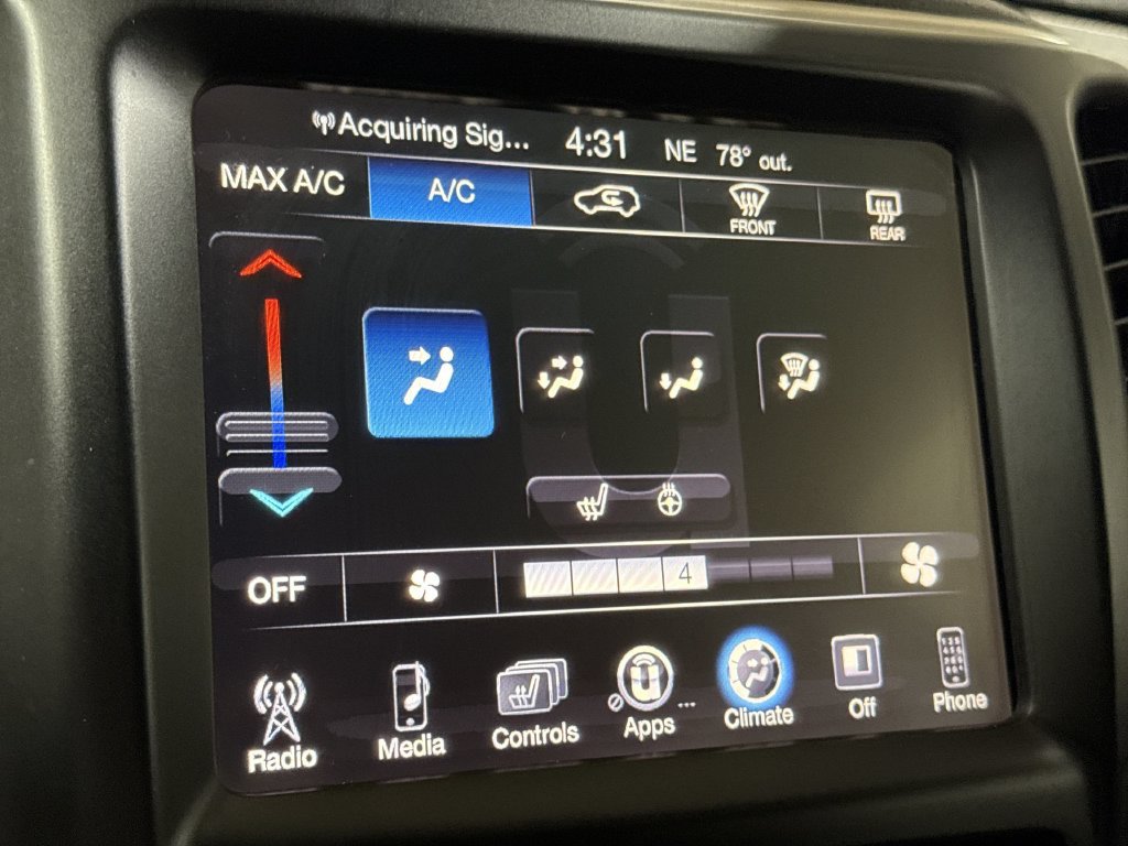 Used 2016 Jeep Cherokee Latitude w/ Cold Weather Group AWD/4WD image 16