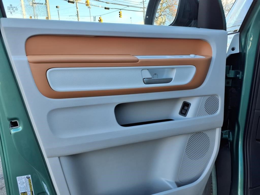 New 2025 Volkswagen ID. Buzz 1st Edition image 11