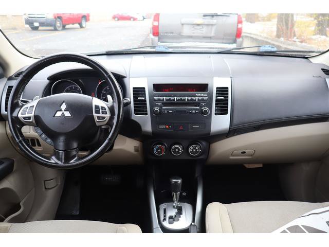 Used 2011 Mitsubishi Outlander SE image 8