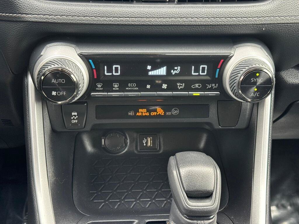 Certified 2024 Toyota RAV4 LE AWD/4WD image 11