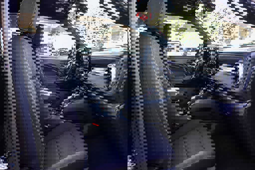 Used 2024 Chevrolet Colorado LT w/ LT Convenience Package image 17