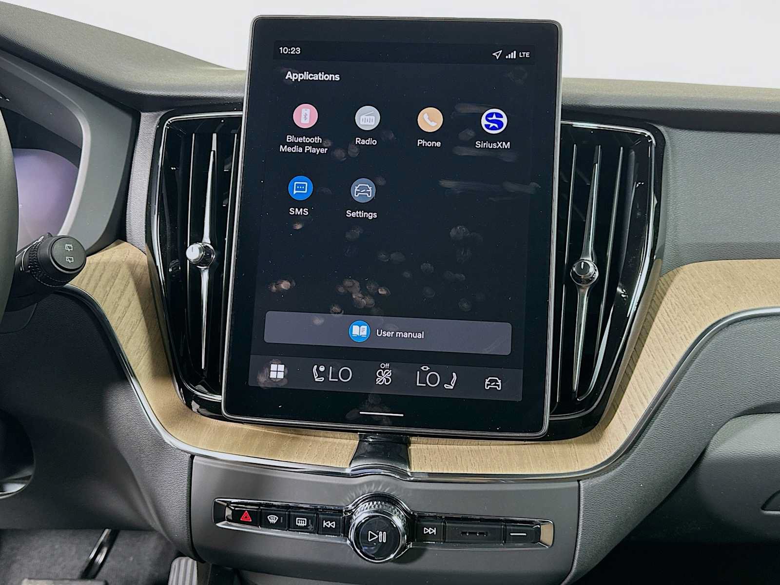 New 2026 Volvo XC60 T8 Plus w/ Climate Package PRO AWD/4WD image 13