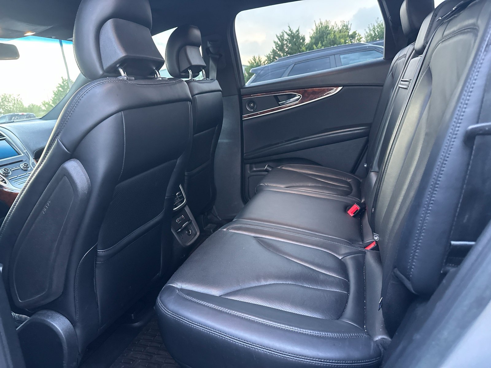 Used 2017 Lincoln MKX Reserve w/ Driver Assistance Package FWD image 7