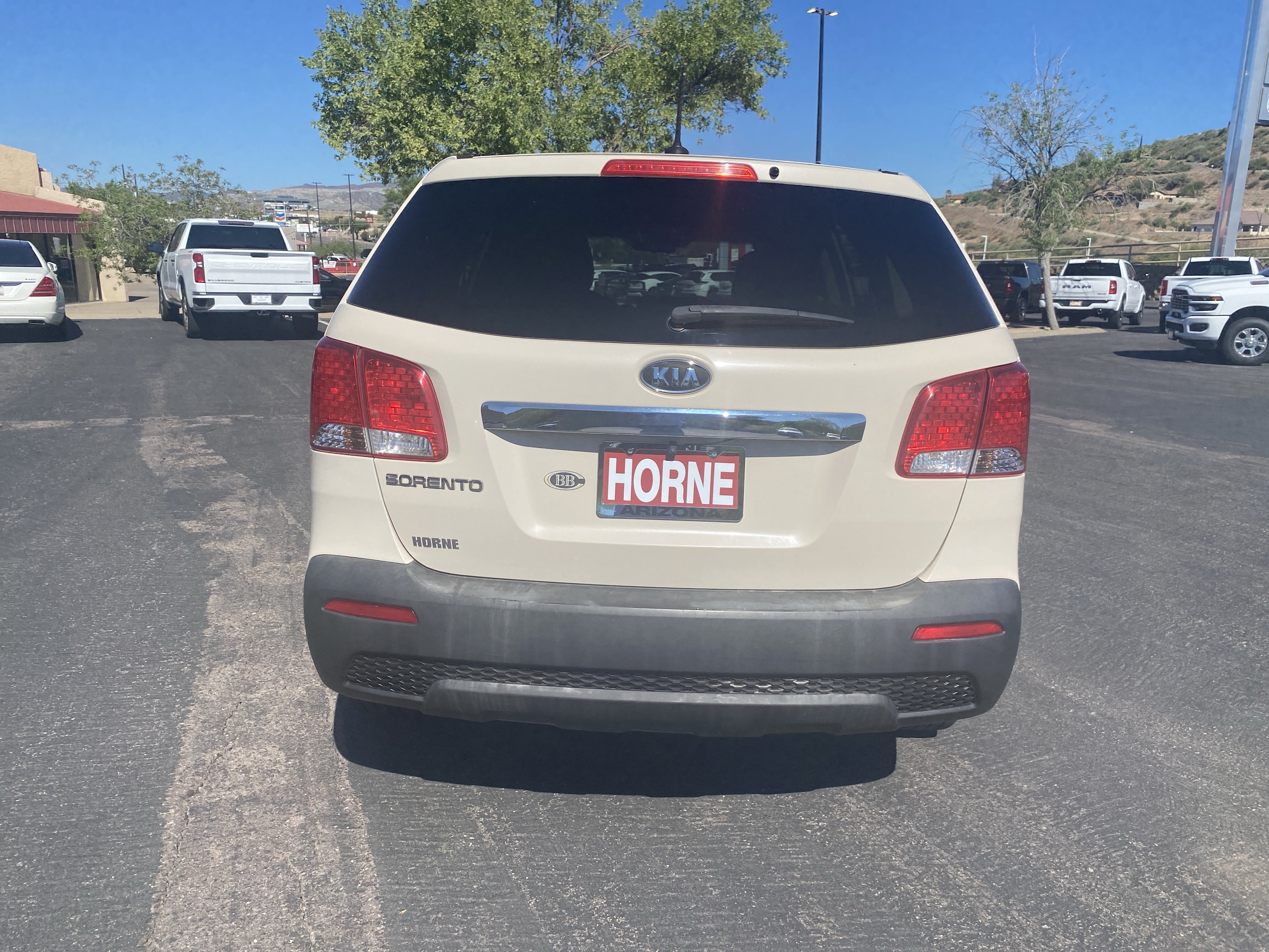 Used 2011 Kia Sorento 2WD image 3