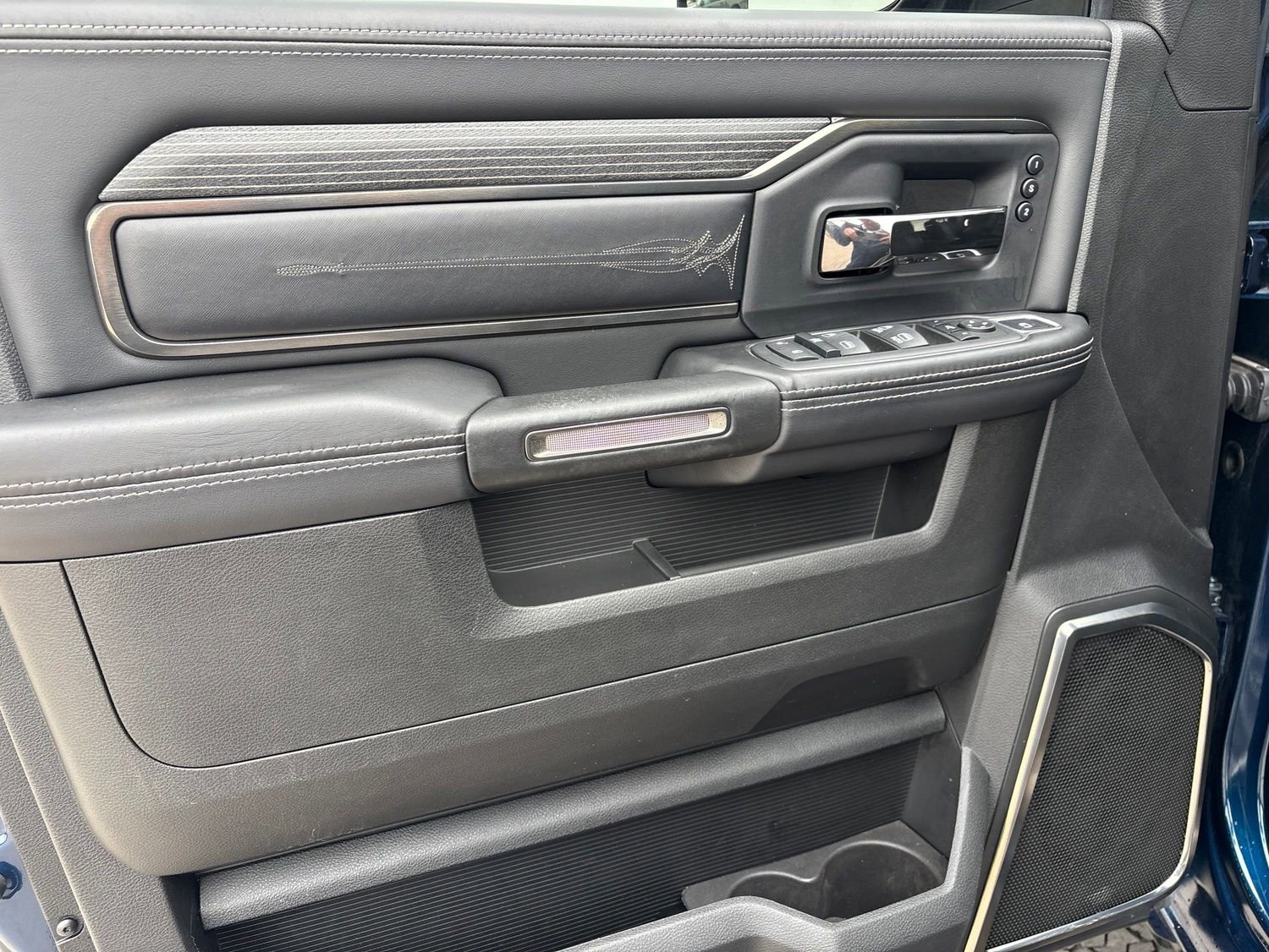 Used 2022 RAM 2500 Limited w/ Night Edition AWD/4WD image 11