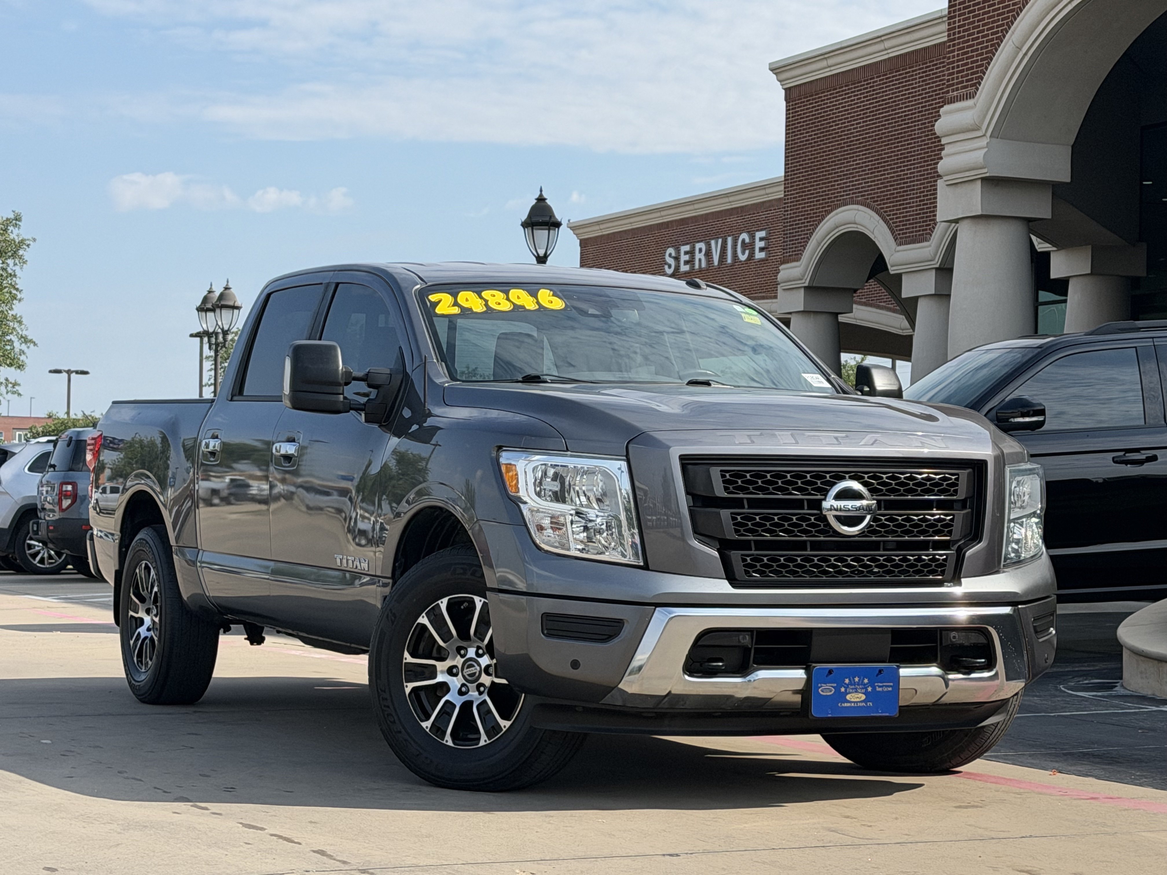 Used 2021 Nissan Titan SV w/ SV Convenience Package AWD/4WD image 2