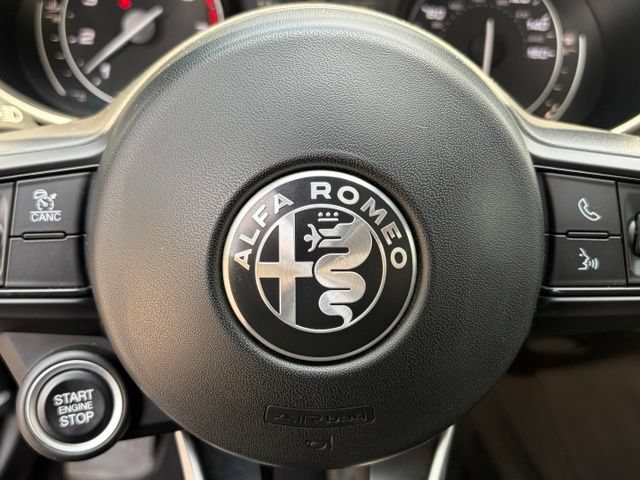 Used 2023 Alfa Romeo Giulia Veloce AWD/4WD image 25