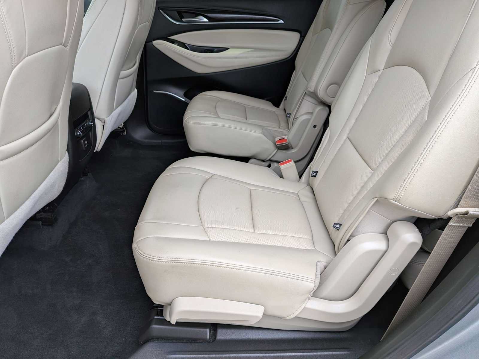 Used 2024 Buick Enclave Essence AWD/4WD image 18