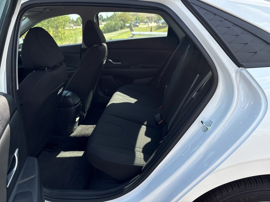 Used 2025 Hyundai Elantra Hybrid FWD image 24