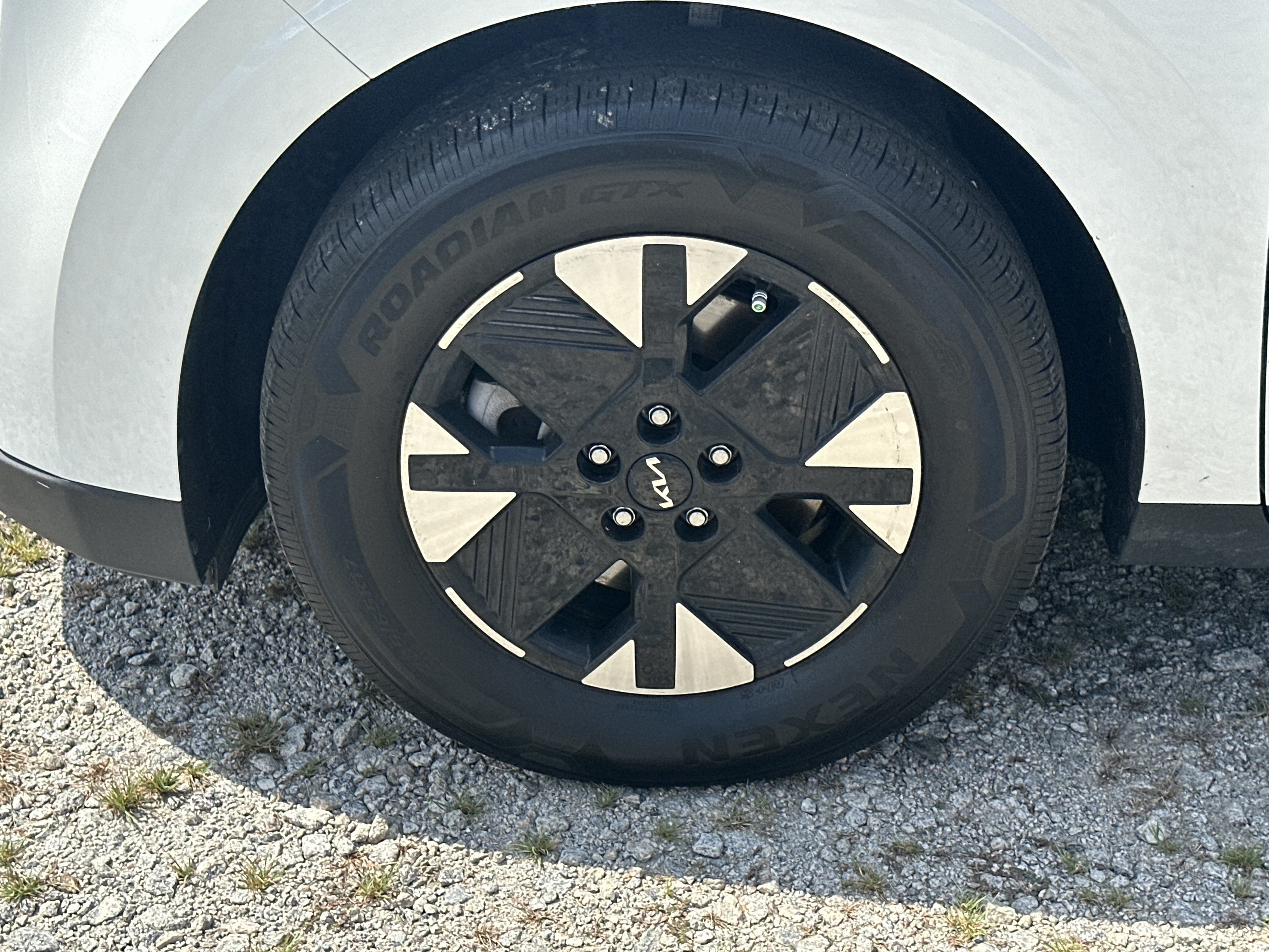 Used 2026 Kia Carnival LXS FWD image 11