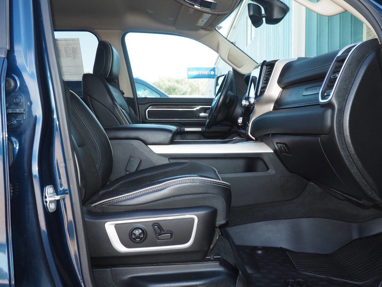Used 2019 RAM 1500 Laramie image 11